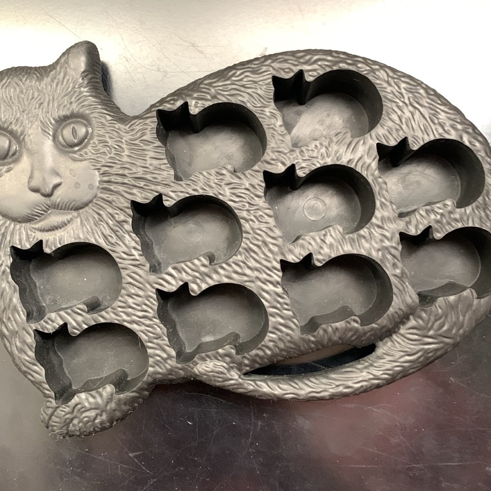 Silicone Cat Ice Tray - Picture 3 of 3